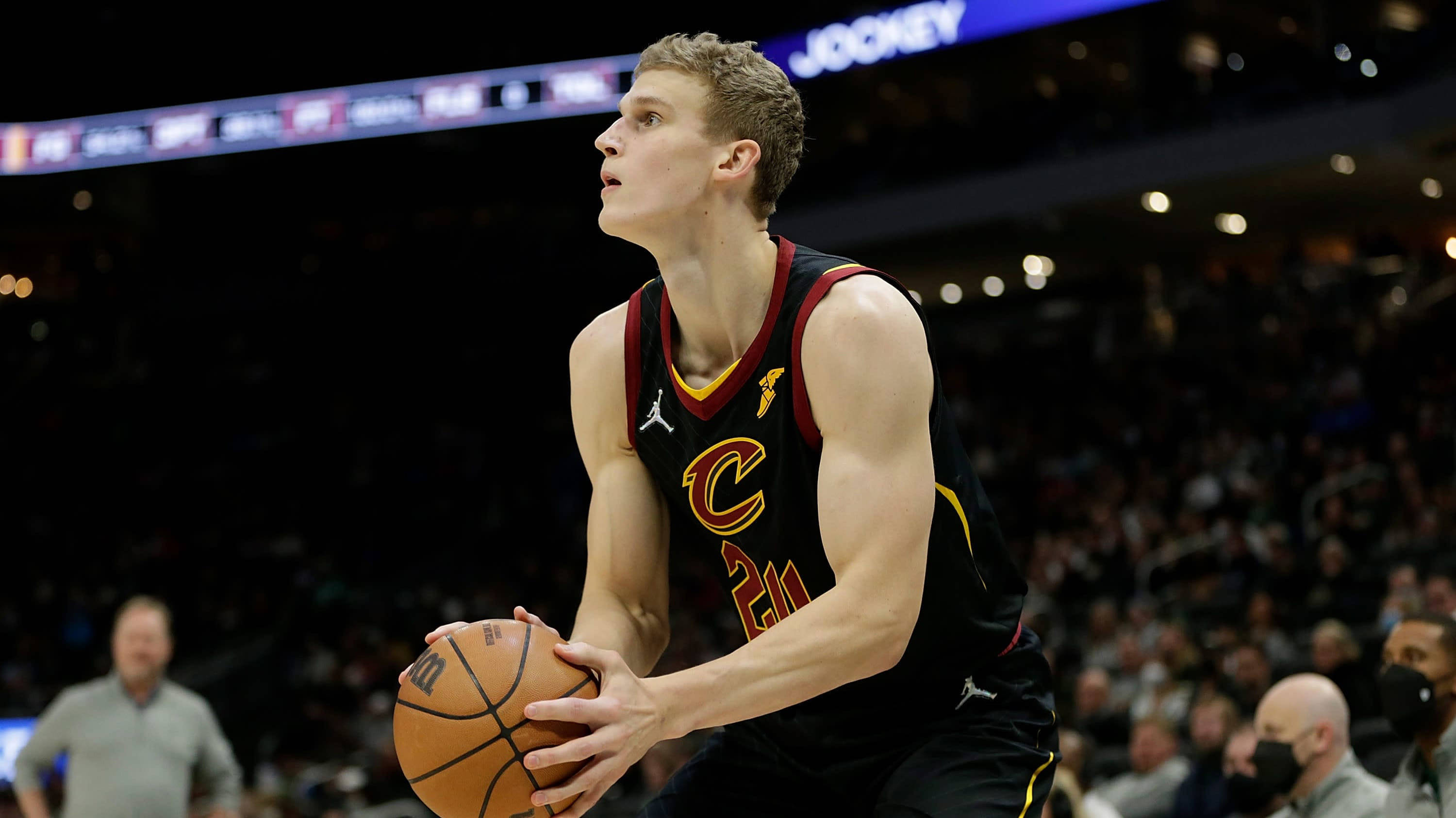 加时末段皇家马德里备战法国杯莱比锡手感冰凉备战葡超，现场解说直呼：埃因霍温今夜回应争议的简单介绍